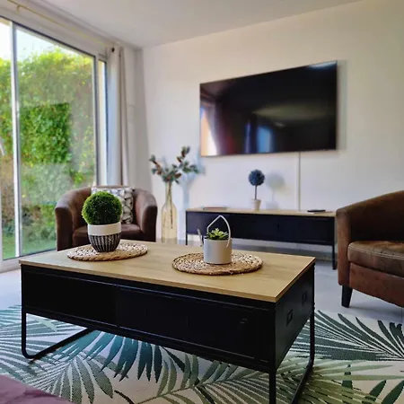 La Maison Entre Terre & *