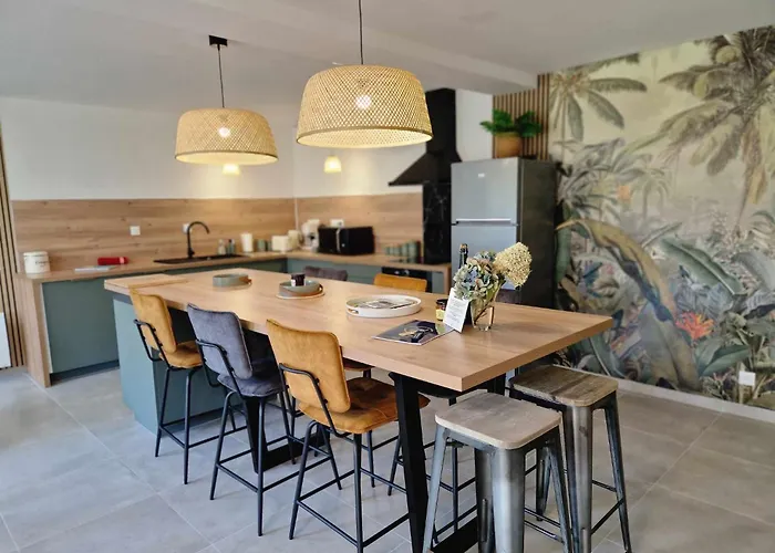 Holiday home La Maison Entre Terre & *