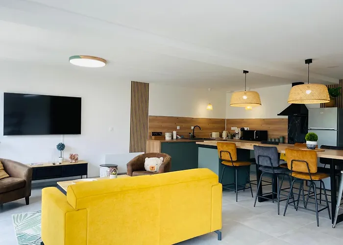 Holiday home La Maison Entre Terre & *